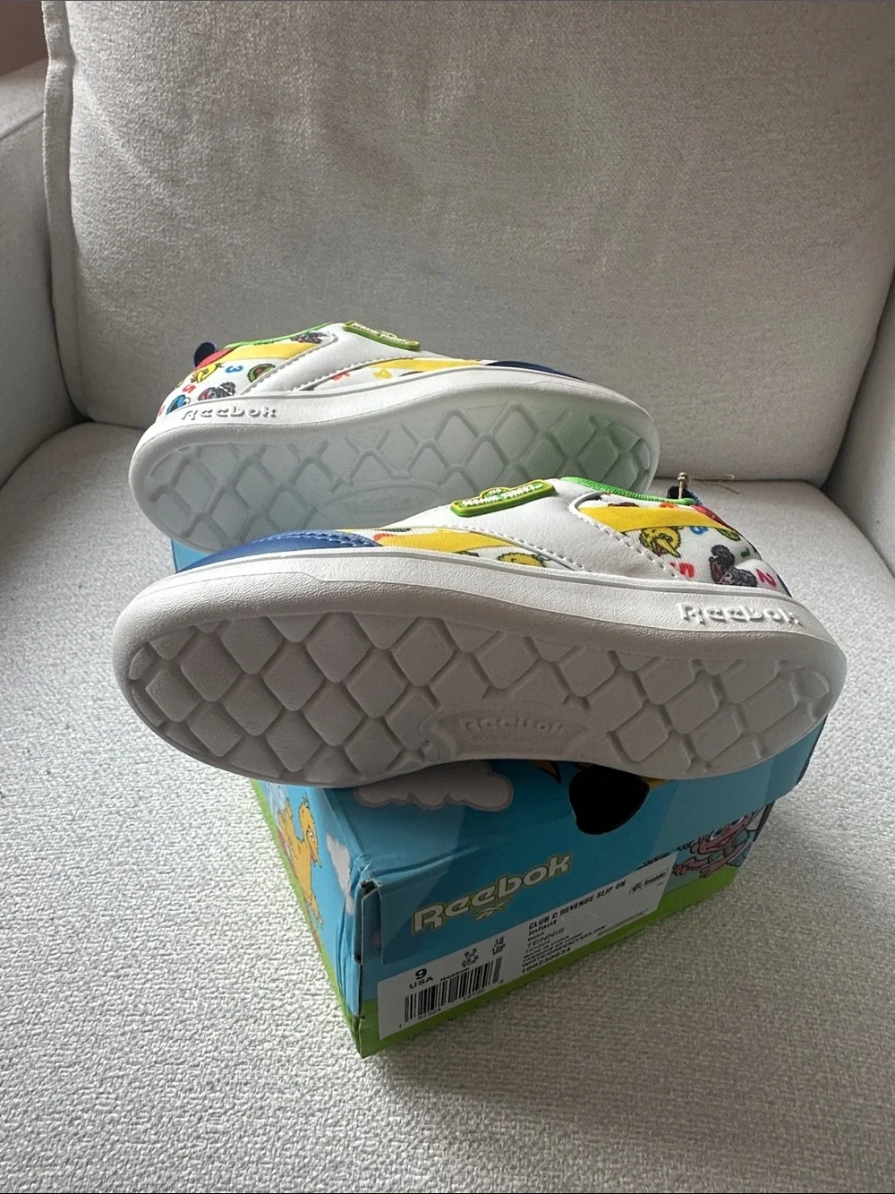 Reebok Kids Sesame Street White, Blue & Multicolor Slip-On Sneakers - new in box